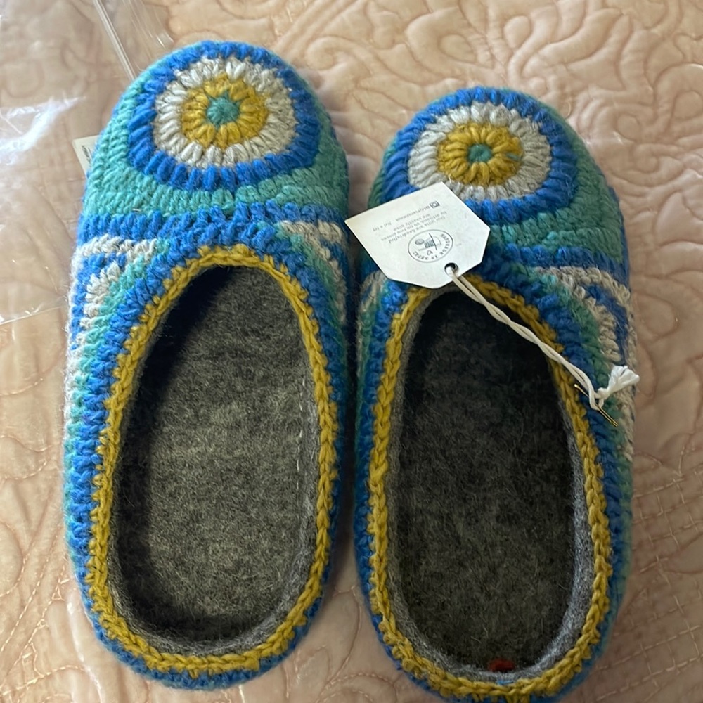 Sundance French Knot Slippers NWT